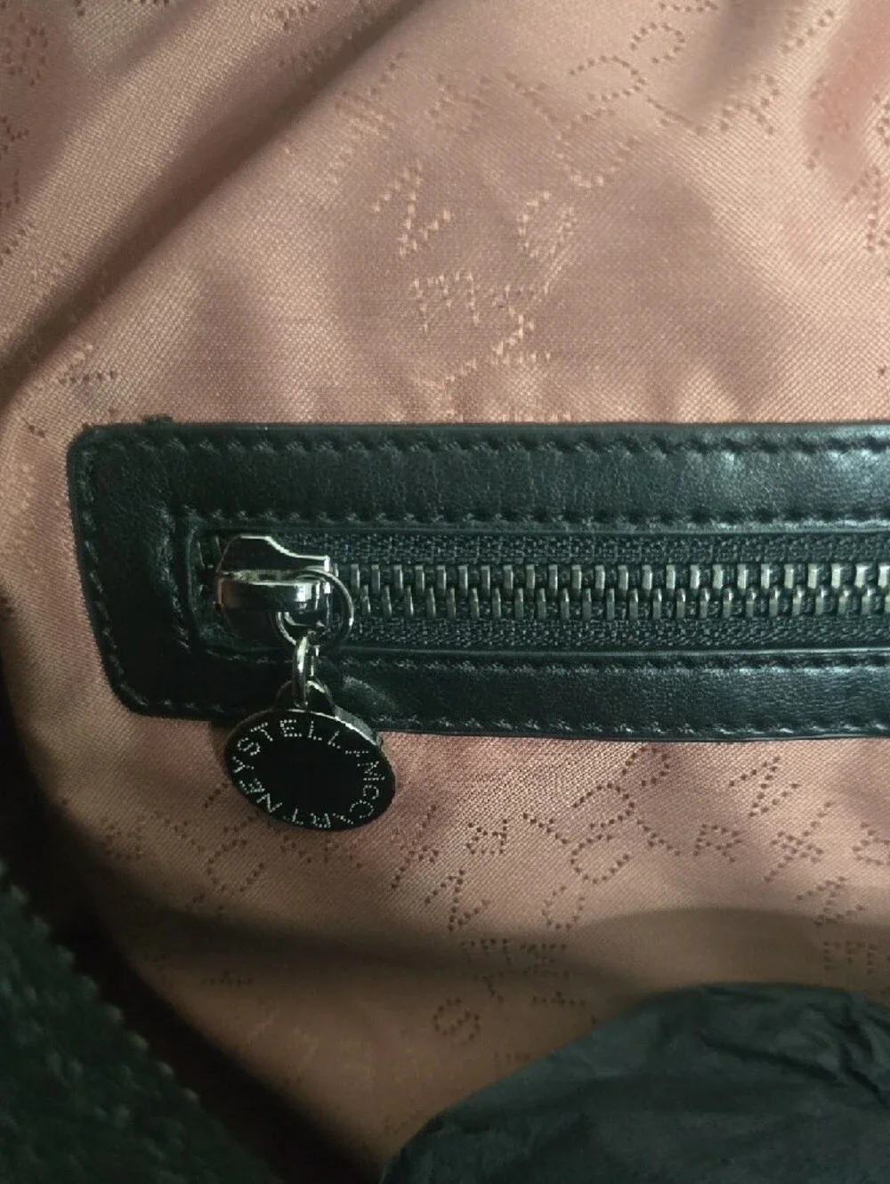 Stella McCartney Black Shine Weekender Bag W/ Silver Chain Trim (EUC)(RARE)🖤🩶 - Picture 8 of 13